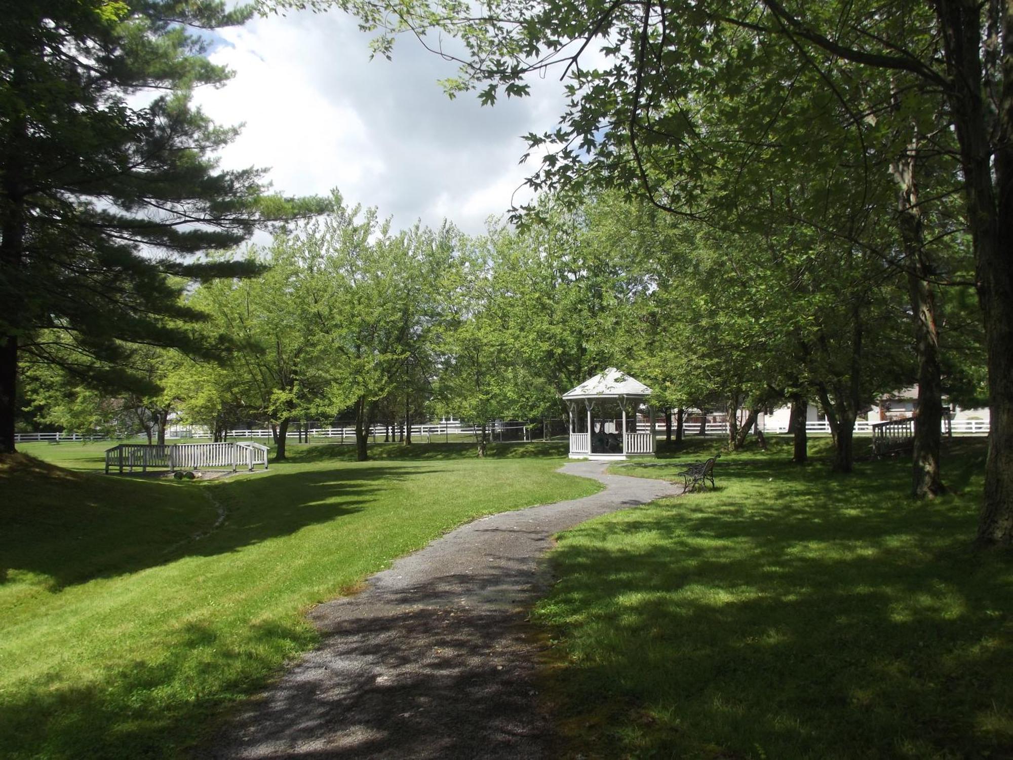 Colonial Resort-1000Islands Gananoque Bagian luar foto