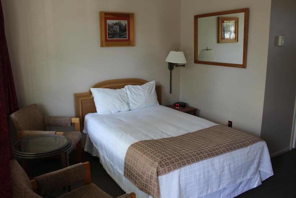 Colonial Resort-1000Islands Gananoque Bagian luar foto