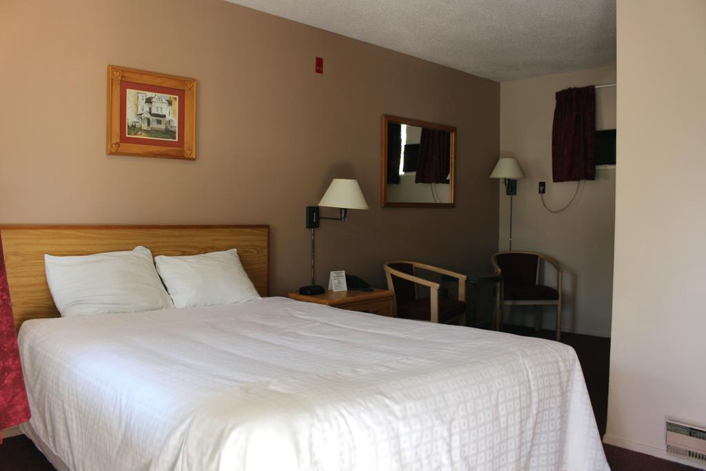 Colonial Resort-1000Islands Gananoque Bagian luar foto