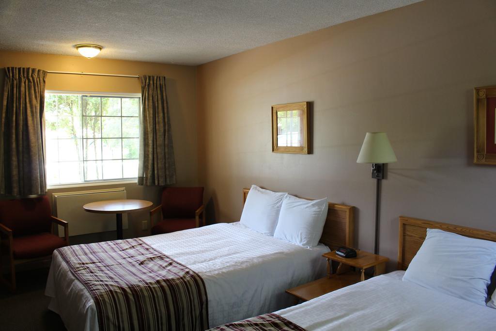 Colonial Resort-1000Islands Gananoque Bagian luar foto