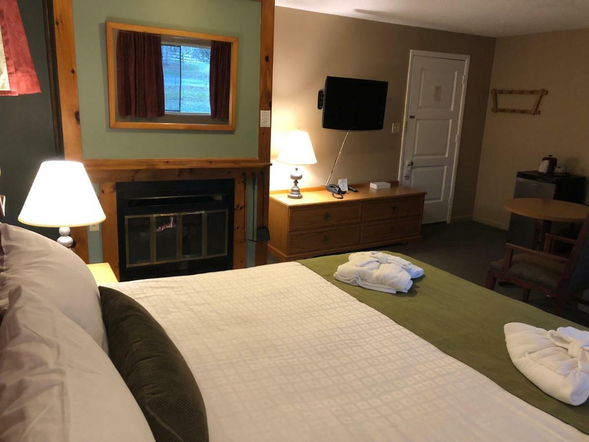 Colonial Resort-1000Islands Gananoque Bagian luar foto