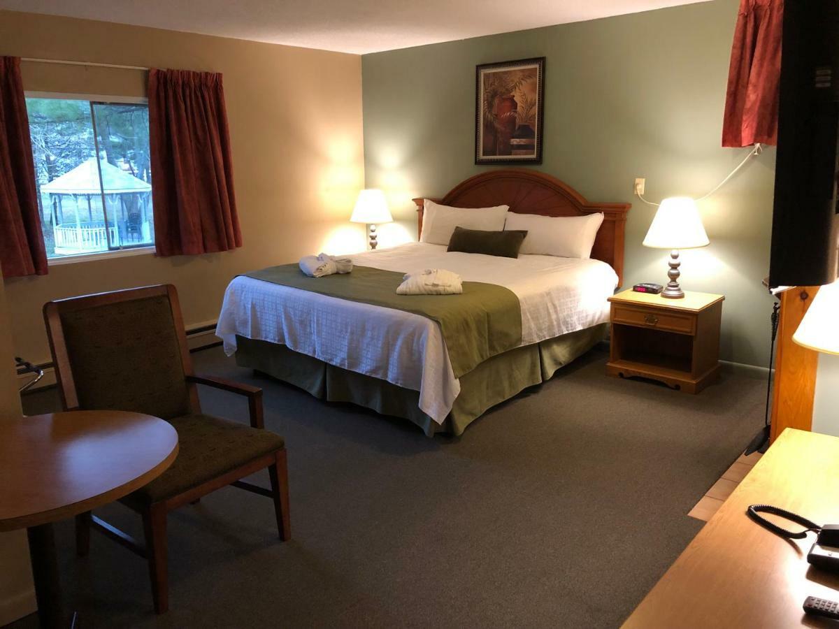 Colonial Resort-1000Islands Gananoque Bagian luar foto