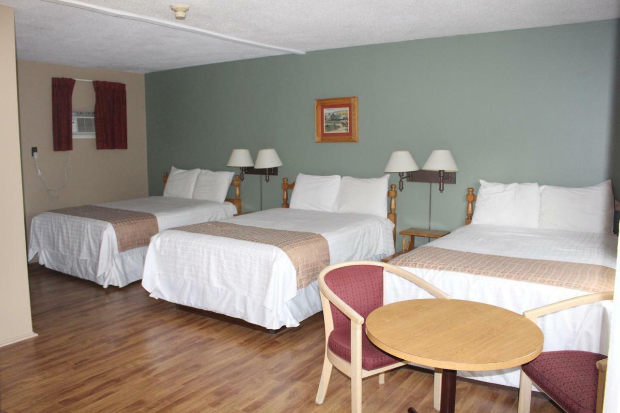 Colonial Resort-1000Islands Gananoque Bagian luar foto