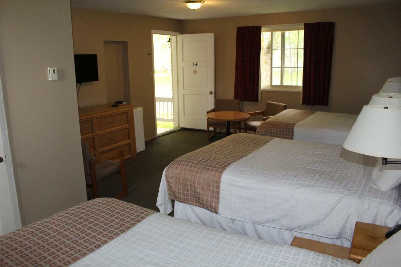 Colonial Resort-1000Islands Gananoque Bagian luar foto