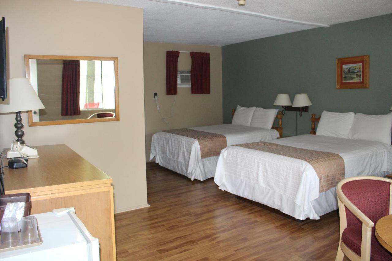 Colonial Resort-1000Islands Gananoque Bagian luar foto