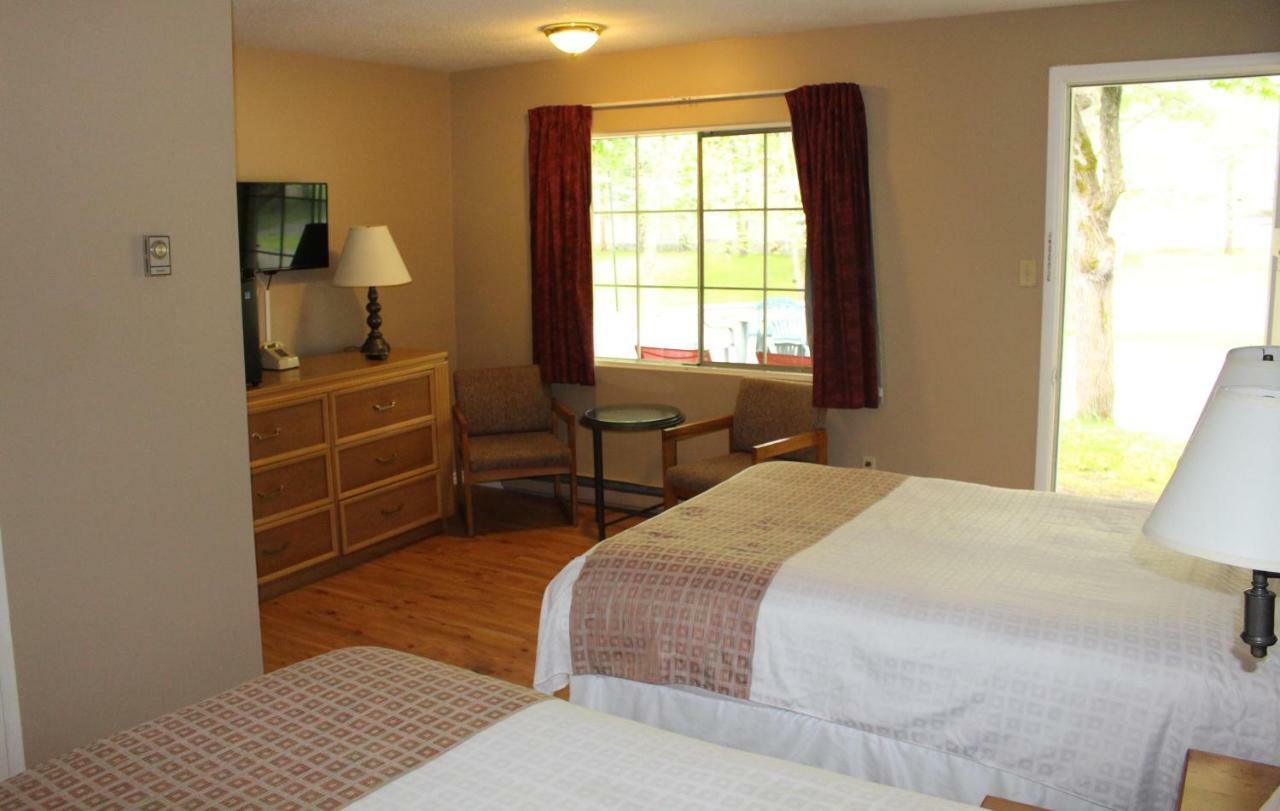 Colonial Resort-1000Islands Gananoque Bagian luar foto