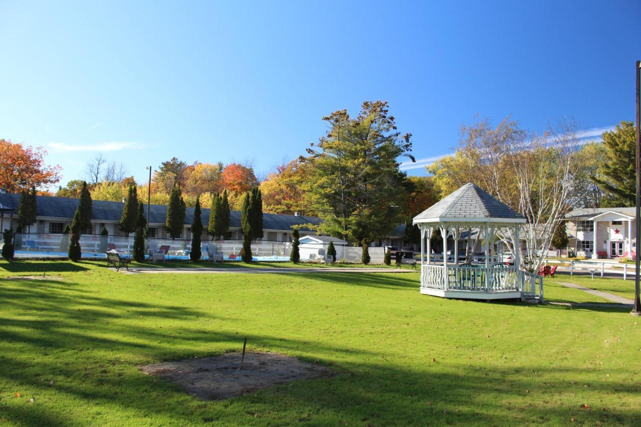 Colonial Resort-1000Islands Gananoque Bagian luar foto