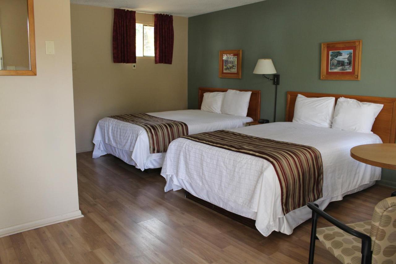 Colonial Resort-1000Islands Gananoque Bagian luar foto